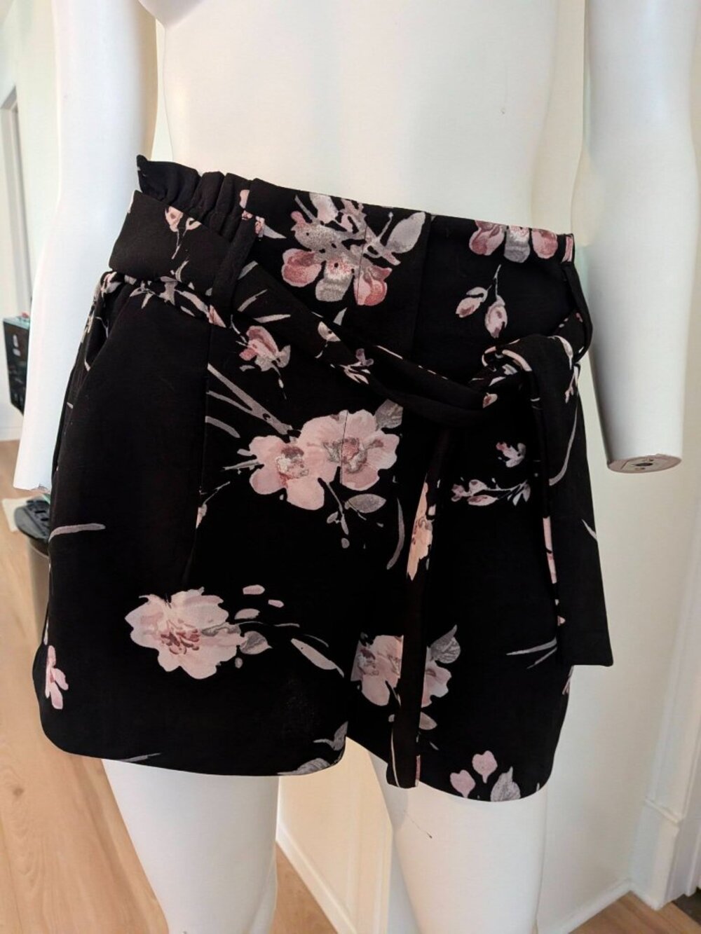 Small pentagon shorts